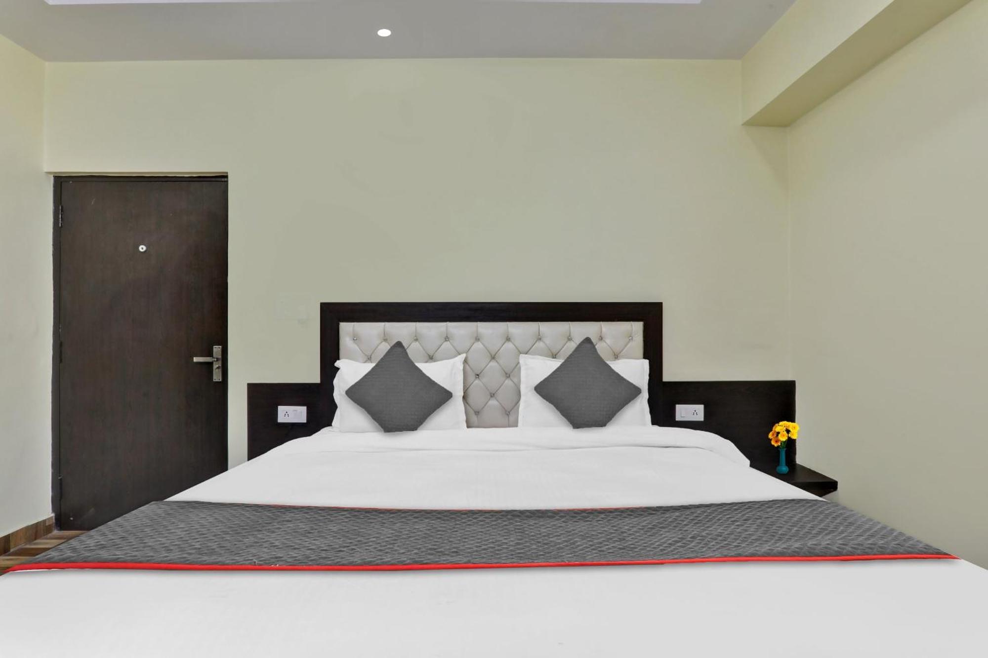 Hotel Collection O Starfield Lucknow Esterno foto