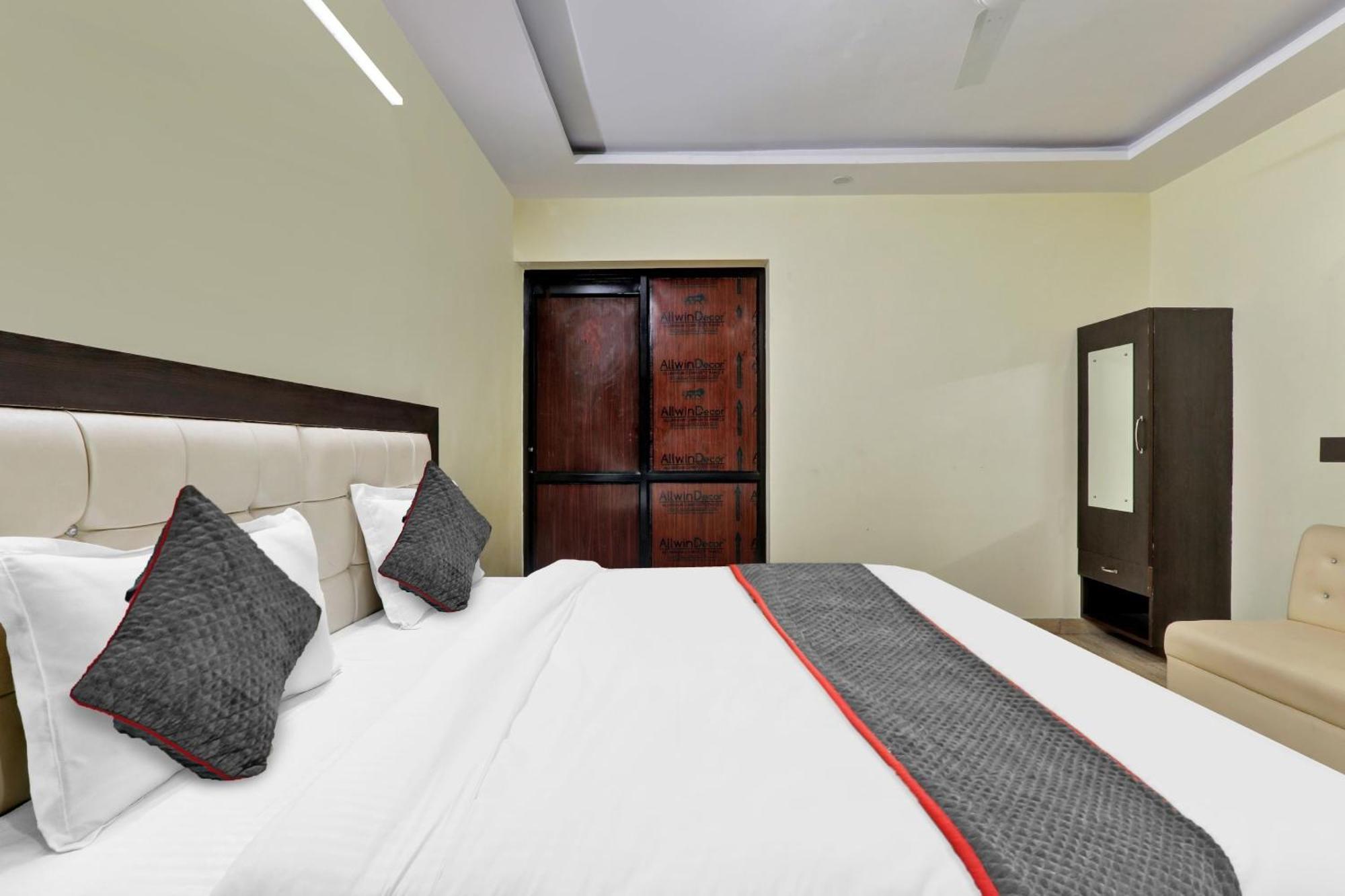 Hotel Collection O Starfield Lucknow Esterno foto