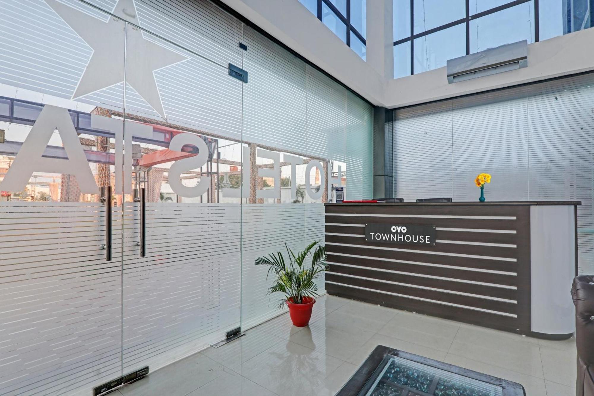 Hotel Collection O Starfield Lucknow Esterno foto
