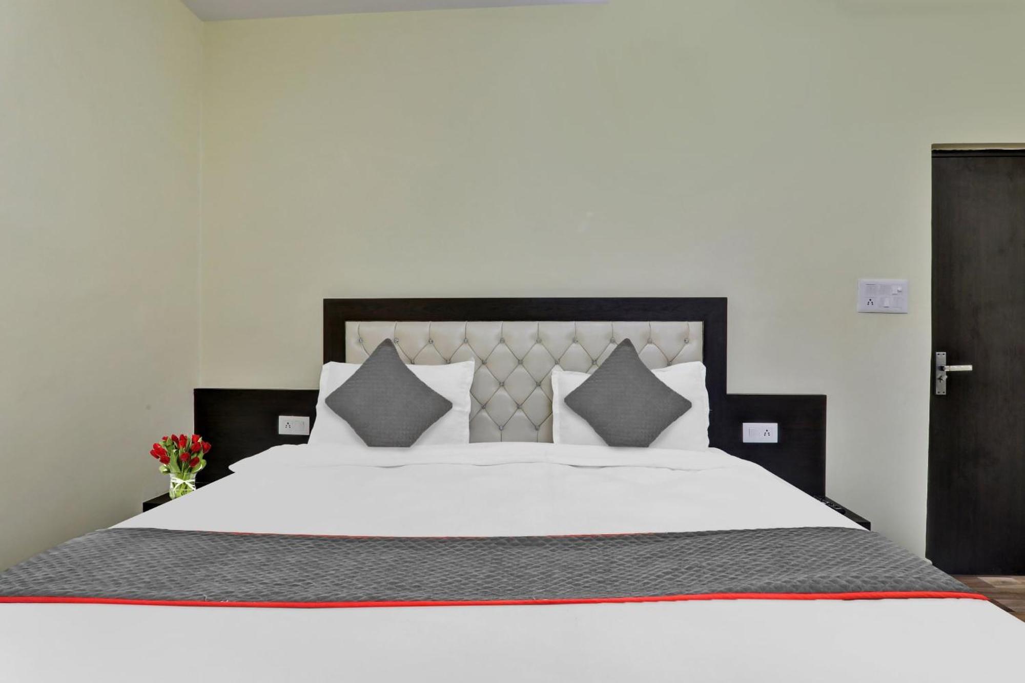 Hotel Collection O Starfield Lucknow Esterno foto