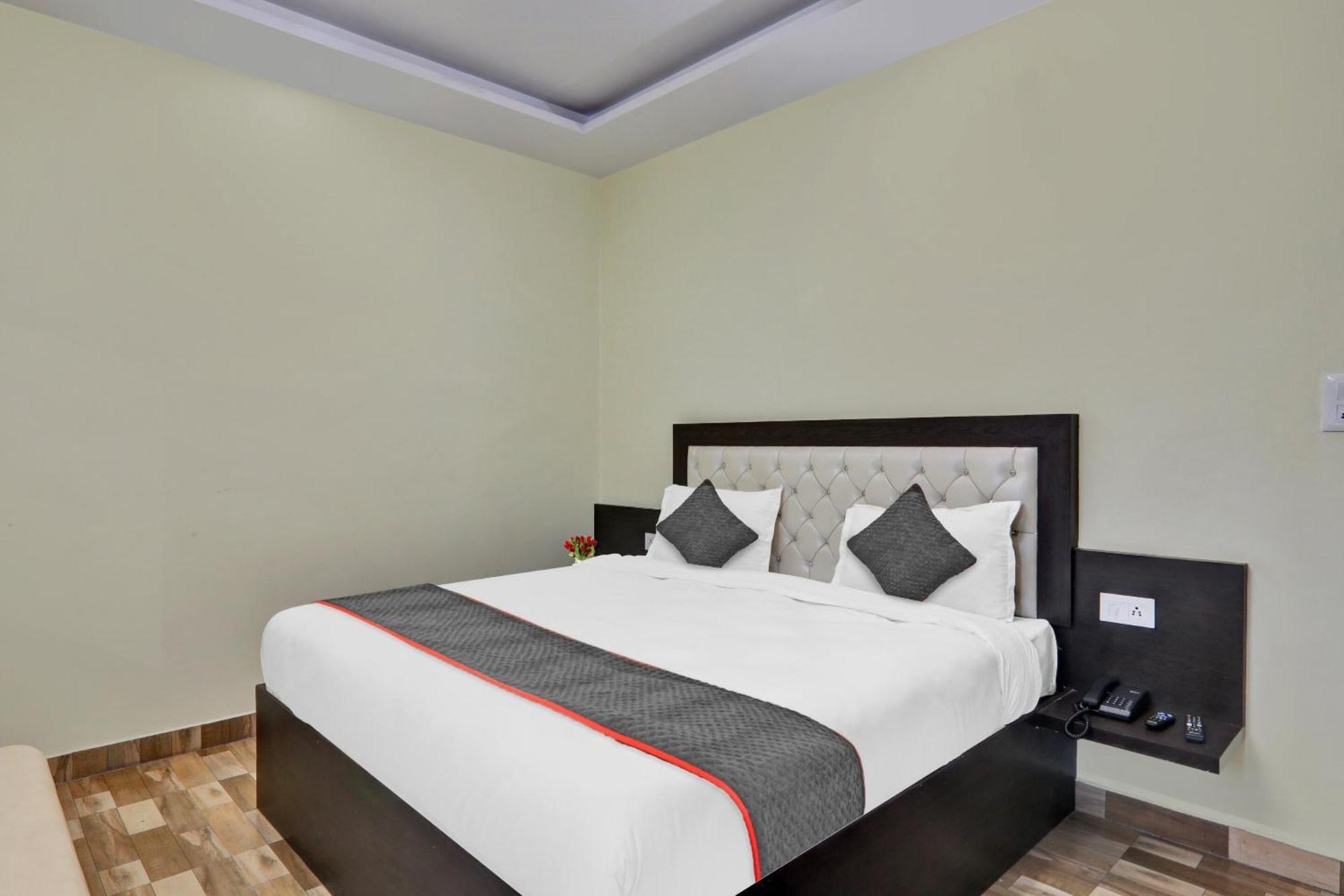 Hotel Collection O Starfield Lucknow Esterno foto